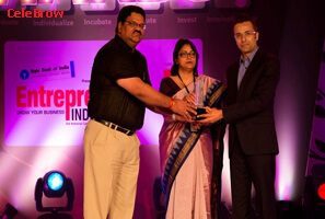Sandeep Maheshwari Taking Award