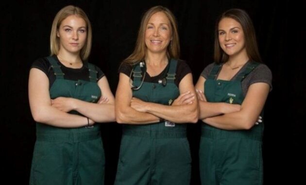 Willow Oakley Mother and Sisters