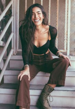 Nikki Howard Bio