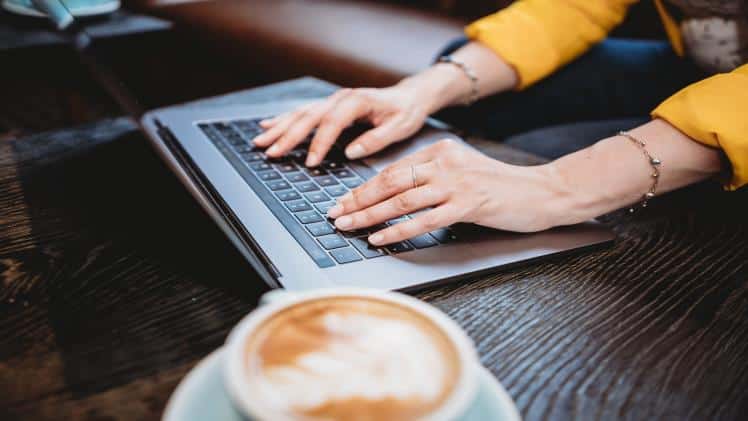 A Detailed Looks Chat Gpt Vs. Assignment Writing Services for Content Generation