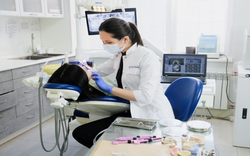 10 Reasosns Why Hungary is The Smart Choice for US Patients to Get Dental Implantsv
