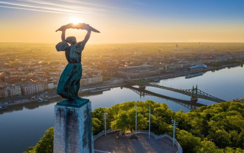 10 Reasosns Why Hungary is The Smart Choice for US Patients to Get Dental Implantsvv