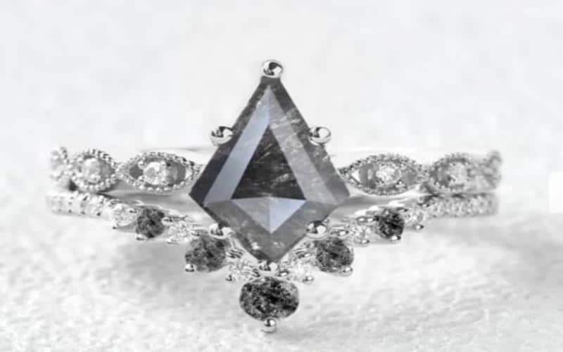 3 Popular Affordable Engagement Rings Trends to Conside